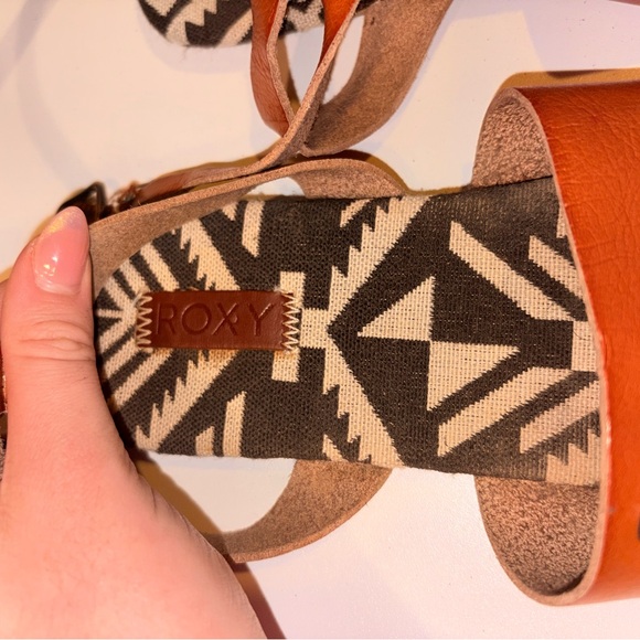 Roxy Aztec Print Strappy Sandals - Brown Faux Leather - Approx. Size 7.5 - Picture 6 of 7